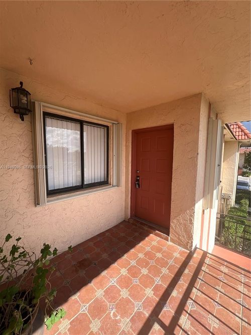 205-379 Lakeview Dr, Weston, FL, 33326-1346 | Card Image