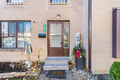 60 Fleetwood Cres, Condo with 3 bedrooms, 2 bathrooms and 1 parking in Brampton ON | Image 3