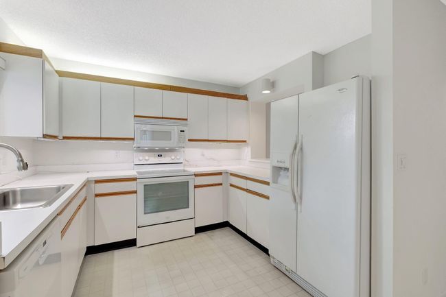 APT-1005 - 7509 Glendevon Ln, Condo with 2 bedrooms, 2 bathrooms and null parking in Delray Beach FL | Image 18