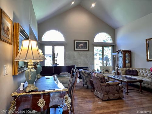 650 Plainfield Dr, White Lake, MI, 48386-3560 | Card Image