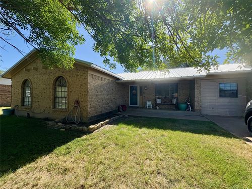 20 Country Cv, Albany, TX, 76430-4744 | Card Image