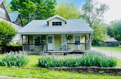 160 E Meadow St, Fayetteville, AR, 72701-5322 | Card Image