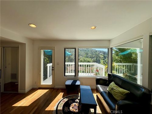 1033 Eastman Way, Laguna Beach, CA, 92651-3018 | Card Image