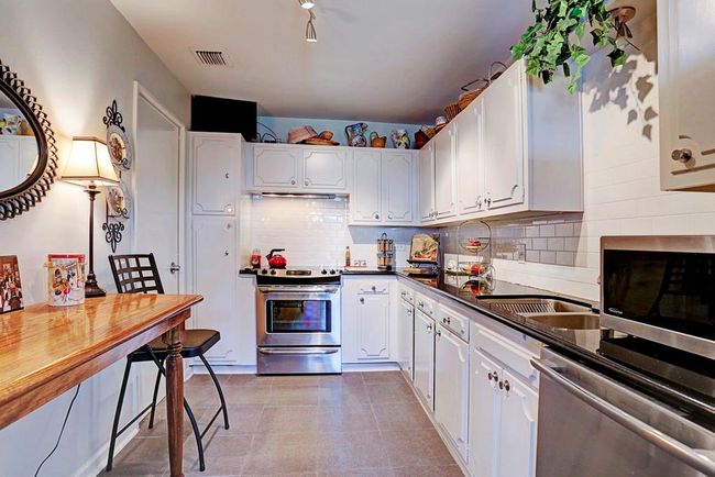 UNIT-7B - 2200 Willowick Rd, Condo with 2 bedrooms, 2 bathrooms and 2 parking in Houston TX | Image 8