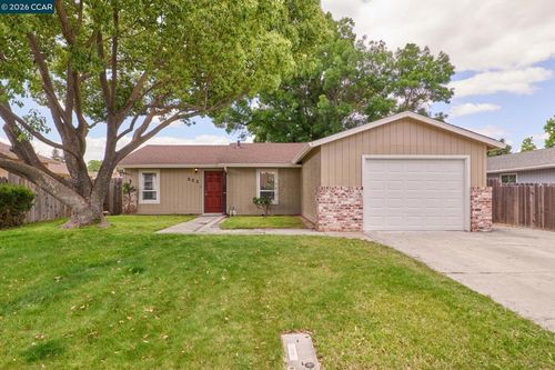 523 Robert Ave, Ripon, CA, 95366-2566 | Card Image