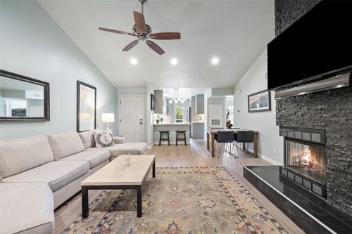 302-2450 Wickersham Ln, Austin, TX, 78741-4744 | Card Image