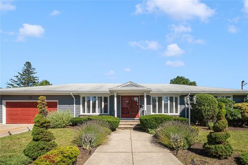 30 Wardlaw Ct, Providence, RI, 02908-2227 | Card Image