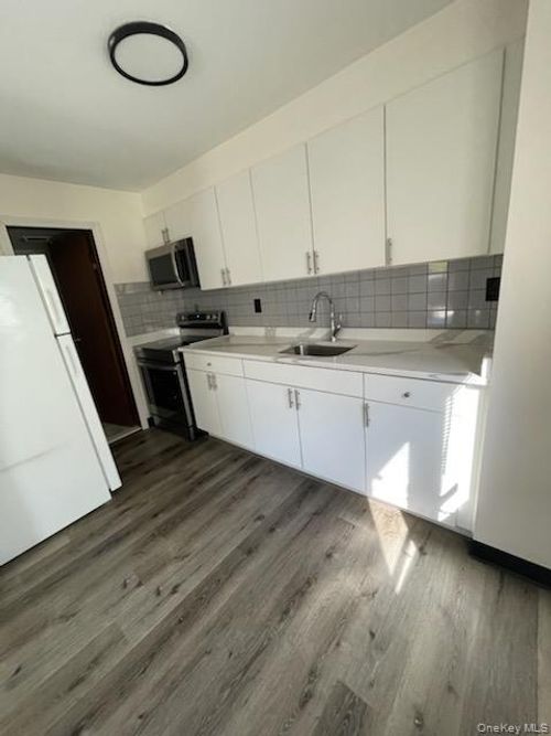 apt-3-144 Cannon St, Poughkeepsie, NY, 12601-3462 | Card Image