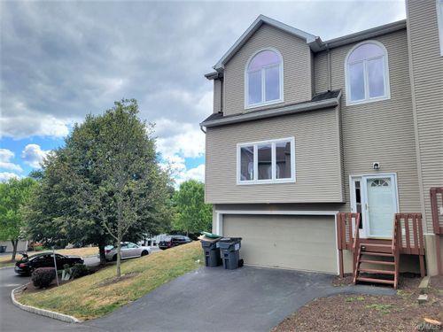 1 Boulder Ct, Highland Mills, NY, 10930-6807 | Card Image