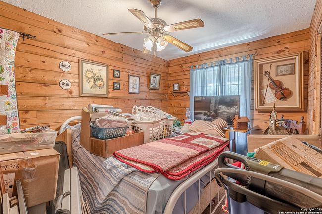 120 Dickerson Rd, House other with 3 bedrooms, 2 bathrooms and null parking in Bigfoot TX | Image 16