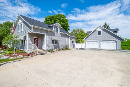 1255 Glendale St, Burton, MI, 48509-1935 | Card Image