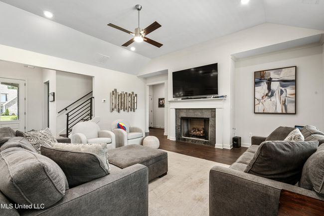 Living Room | Image 7
