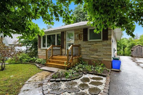 236 Normanby St N, Mount Forest, ON, N0G2L1 | Card Image
