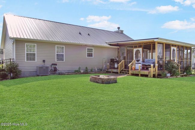 121 Lawndale Ln, House other with 3 bedrooms, 2 bathrooms and 2 parking in Sneads Ferry NC | Image 44