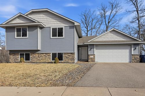 9085 Grove Dr, Chisago City, MN, 55013-6411 | Card Image