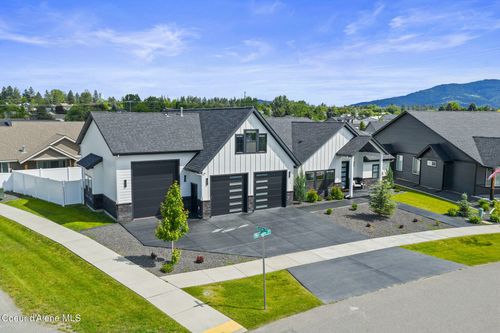 898 W Wayward Cir, Post Falls, ID, 83854-4811 | Card Image