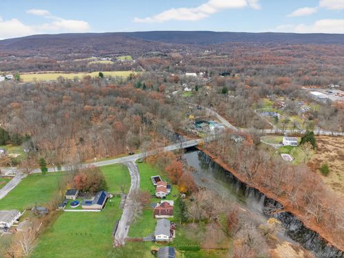 24 Patricia Ln, Washingtonville, NY, 10992-1415 | Card Image