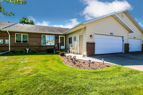 2208 Crystal Ave Se, ABERDEEN, SD, 57401-7360 | Card Image