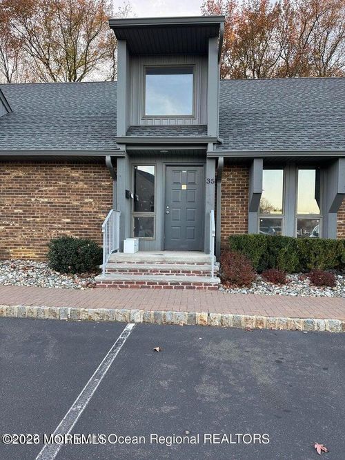 35 Village Ct, Hazlet, NJ, 07730-1534 | Card Image