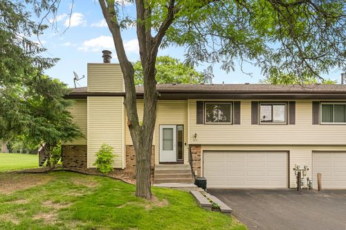 919 Greenhaven Dr, Vadnais Heights, MN, 55127-7815 | Card Image