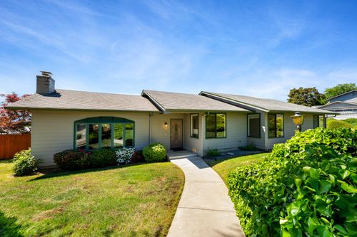 440 Ne Royal Dr, Grants Pass, OR, 97526-3857 | Card Image