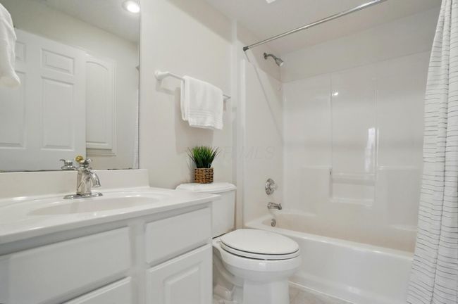 1131 Overlook Ct, Condo with 3 bedrooms, 3 bathrooms and null parking in Pickerington OH | Image 29