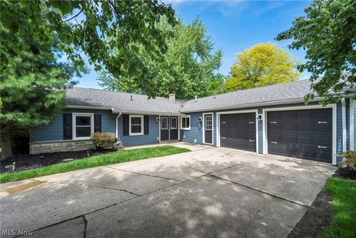 150 Greenbriar Dr, Aurora, OH, 44202-8055 | Card Image
