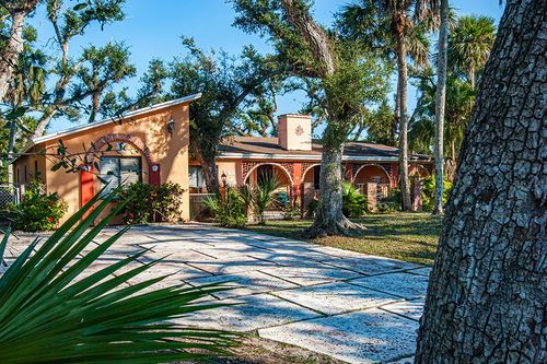 575 Acacia Rd, Vero Beach, FL, 32963-1736 | Card Image