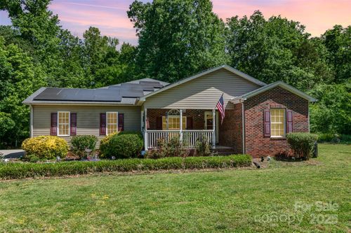 425 Autumn Dr, Harrisburg, NC, 28075-9494 | Card Image