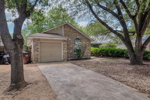 2155 Redwing Way, Round Rock, TX, 78664-7105 | Card Image