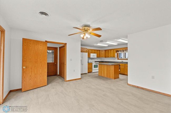 Kitchen/Dining | Image 9