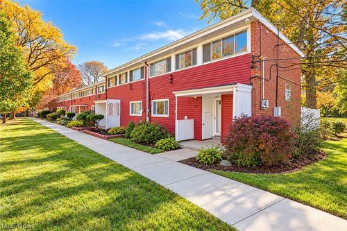 76-5880 Woolman Ct, Parma, OH, 44130-1061 | Card Image