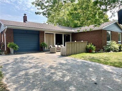 11 Penetangore Row S, House other with 3 bedrooms, 1 bathrooms and 3 parking in Kincardine ON | Image 2