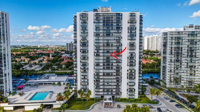 1506 - 3675 N Country Club Dr, Condo with 2 bedrooms, 2 bathrooms and null parking in Aventura FL | Image 2