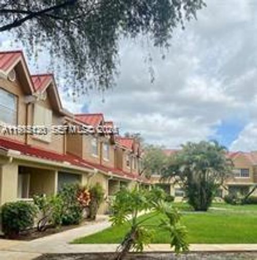 apt-i-18328 Nw 68th Ave, Hialeah, FL, 33015-3426 | Card Image