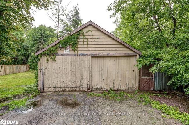 9 Sunnidale Rd, Home with 4 bedrooms, 2 bathrooms and 6 parking in Barrie ON | Image 8