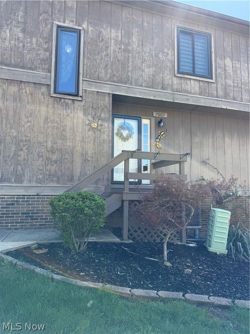 7607 Creekwood Dr, North Royalton, OH, 44133-3851 | Card Image
