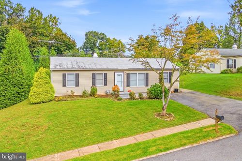 32 Chartwell Rd, West Grove, PA, 19390-1234 | Card Image