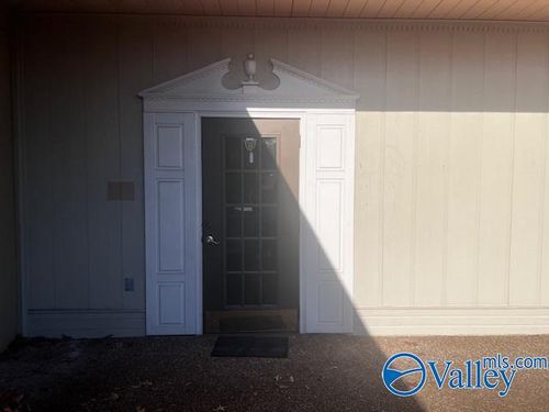 a-1208 A Gunter Ave, Guntersville, AL, 35976-1842 | Card Image