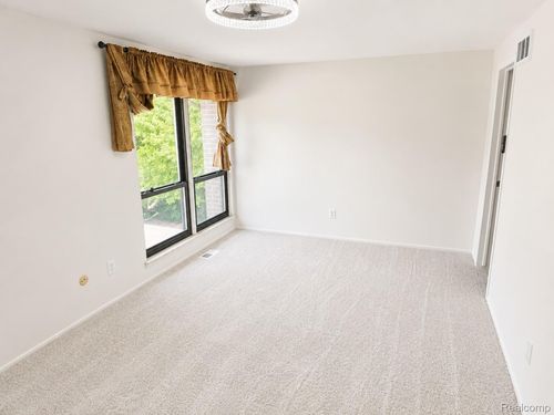 20909 Sherman Avenue, Southfield, MI, 48033 | Card Image