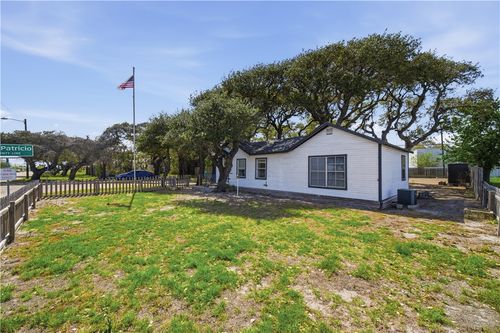 502 N Commercial St, Aransas Pass, TX, 78336-2764 | Card Image