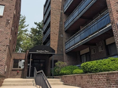 apt-d63-32 Whites Ave, Watertown, MA, 02472-4337 | Card Image