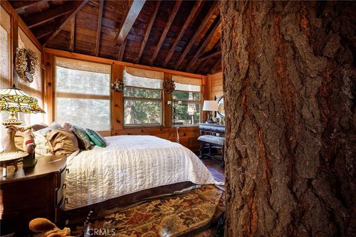 529 W Victoria Ct, Lake Arrowhead, CA, 92352 | Card Image