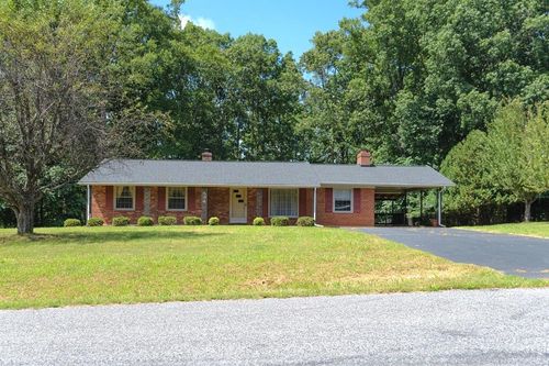 584 Applewood Rd, Martinsville, VA, 24112-7468 | Card Image