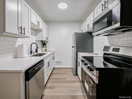 203-40315 Plymouth, Plymouth Charter Township, MI, 48170 | Card Image