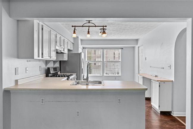 206 Mountain Dr, Townhouse with 3 bedrooms, 3 bathrooms and 2 parking in Carnegie PA | Image 9