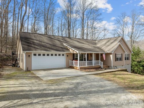400 Honey Locust Ln, Whittier, NC, 28789-1077 | Card Image