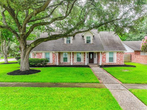 100 Saint Andrews Dr, Friendswood, TX, 77546-5645 | Card Image