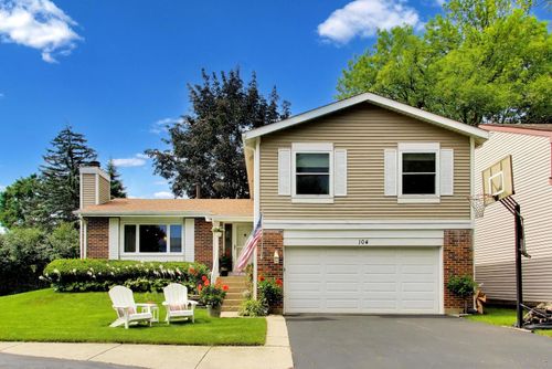 104 Lilac Ct, Rolling Meadows, IL, 60008-2236 | Card Image