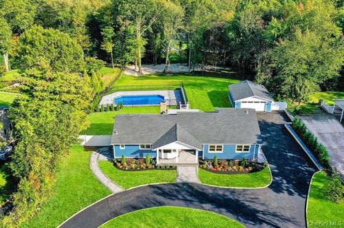 9 Susan Ln, Dix Hills, NY, 11746-5140 | Card Image